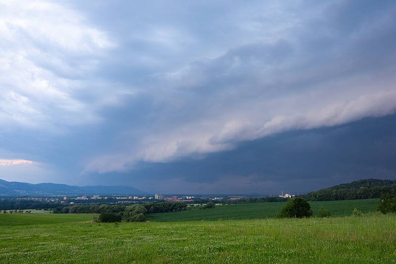 Oblak shelf cloud na Třinecku.