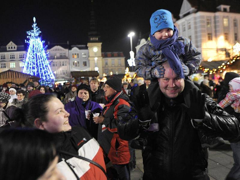 Akce Česko zpívá koledy na Masarykově náměstí v Ostravě.