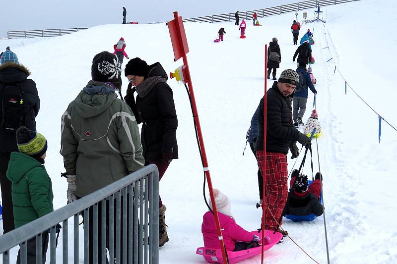 Tošovický areál zaplnili o víkendu lyžaři, snowboardisté i bobisté.