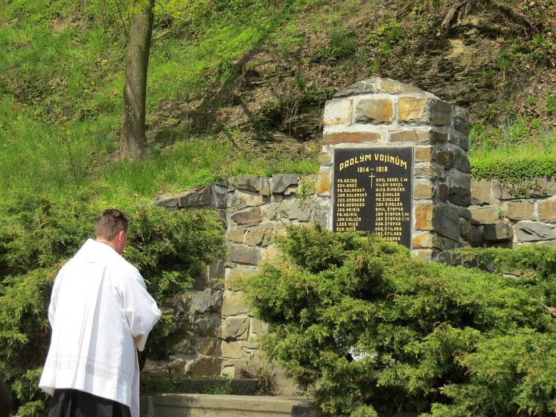 Hasiči z Lukavce, místní části Fulneku, si ke svému 130. výročí nadělili nový prapor, který byl při mši ve zcela zaplněném kostele slavnostně posvěcen. 