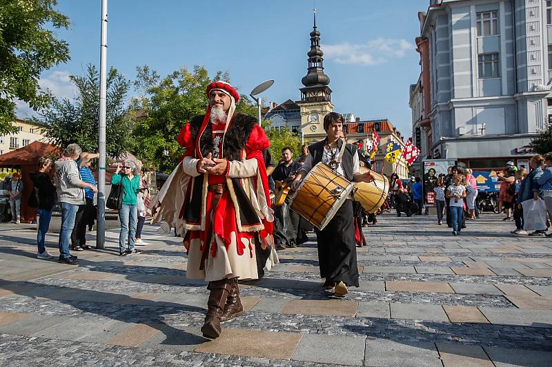 Historický rej v centru Ostravy. Oslavy 750 let města v pátek 8. září.