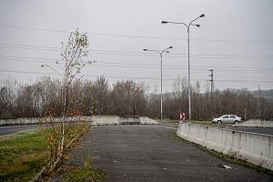 S výstavbou nového napojení na dálnici - tzv. Severní spoj - se počítá v ostravské městské části Hošťálkovice poblíž sjezdu z dálnice D1 (Mariánské Hory). Ilustrační foto.