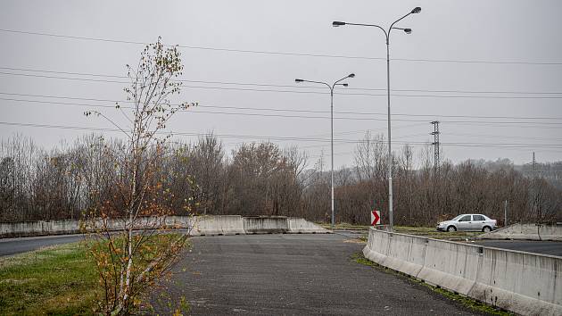 S výstavbou nového napojení na dálnici - tzv. Severní spoj - se počítá v ostravské městské části Hošťálkovice poblíž sjezdu z dálnice D1 (Mariánské Hory). Ilustrační foto.