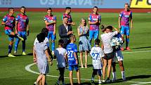 Utkání 4. kola nadstavby první fotbalové ligy, skupina o titul: Baník Ostrava - FC Viktoria Plzeň, 5. července 2020 v Ostravě. Milan Baroš s rodinou.