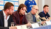 Tisková konference FC Baníku Ostrava.Na fotografii zleva Michal Bělák, Marek Jankulovski, Bohumil Páník, Jan Laštůvka