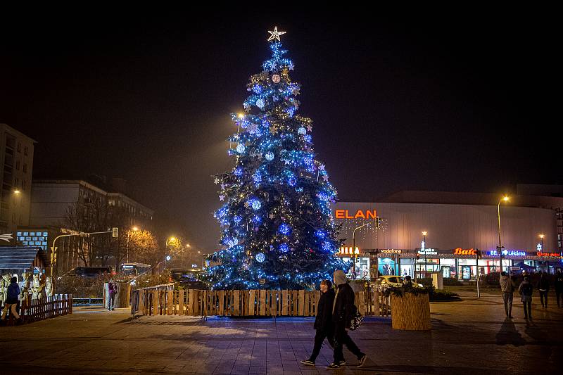 Vánoční strom v Havířově na náměstí Republiky.