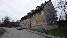 Dva domy v Hrušově se nyní nabízejí ve veřejném výběrovém řízení.