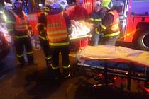 Zásah hasičů u nehody osobního automobilu a tramvaje v Ostravě. 
