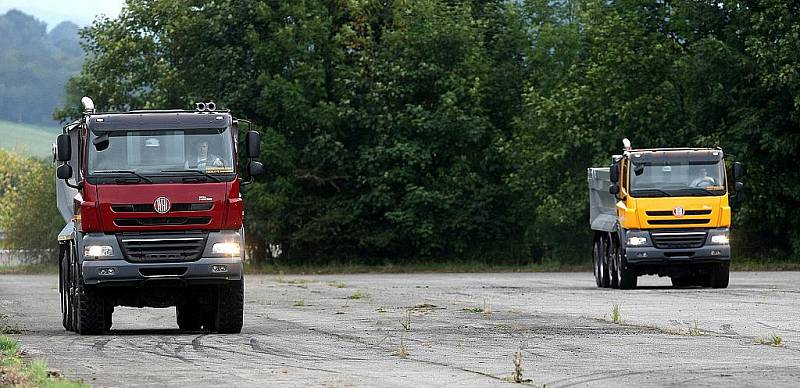 Tatra Phoenix – nový nákladní automobil kopřivnické automobilky. V těžkém terénu se cítí jako ryba ve vodě, nevadí mu přejezdy vodou, bahnem ani výjezdy příkrých kopců. 