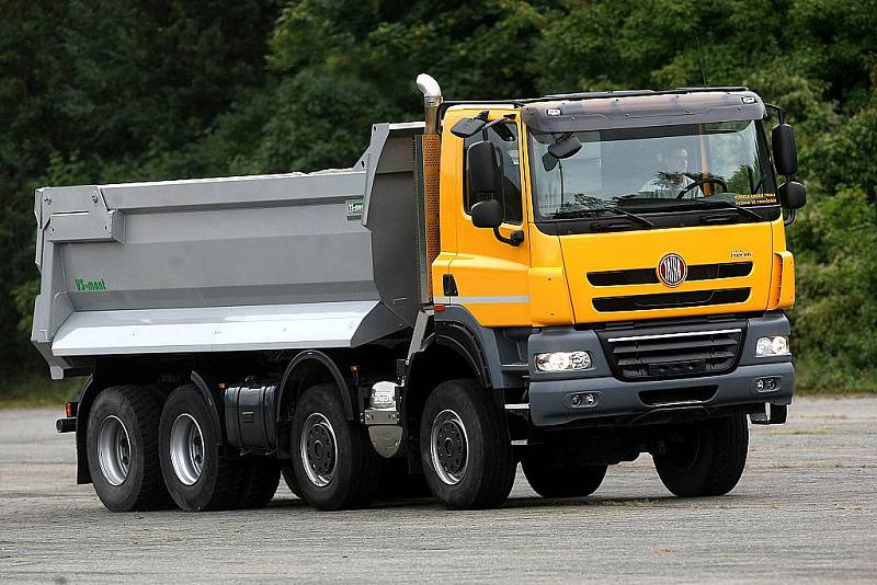 Tatra Phoenix – nový nákladní automobil kopřivnické automobilky. V těžkém terénu se cítí jako ryba ve vodě, nevadí mu přejezdy vodou, bahnem ani výjezdy příkrých kopců. 