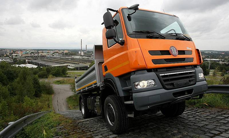 Tatra Phoenix – nový nákladní automobil kopřivnické automobilky. V těžkém terénu se cítí jako ryba ve vodě, nevadí mu přejezdy vodou, bahnem ani výjezdy příkrých kopců. 