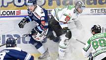 Utkání 33. kola hokejové extraligy: HC Vítkovice Ridera - BK Mladá Boleslav, 8. ledna 2021 v Ostravě. (zleva) Petr Fridrich z Vítkovic a Martin Ševc z Boleslavi.