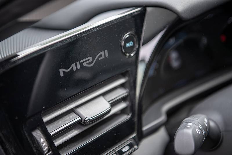 Auto na vodíkový pohon Toyota Mirai druhé generace, 18. května 2023, Ostrava.