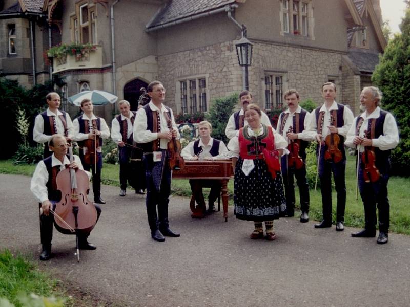 Cimbálová muzika Technik s Jarmilou Šulákovou.