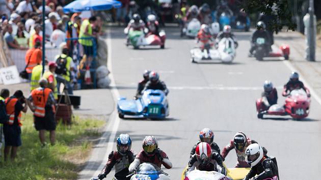 RYCHLÉ jednostopé stroje budou o víkendu brázdit ulice ostravských Radvanic a Bartovic. K vrcholům jediné motoristické akce v Ostravě tradičně patří také závody sajdkár.