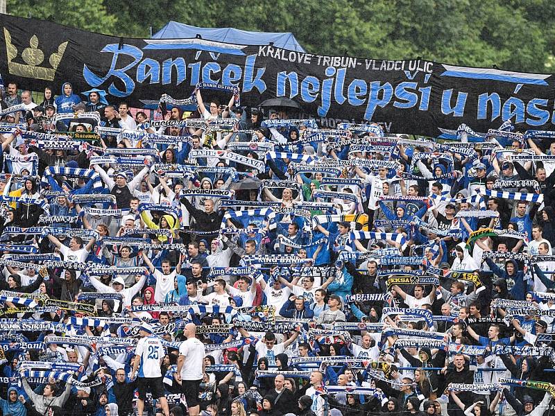 Rozlučka s Bazaly. Snímek z posledního ligového zápasu Baníku na Slezské 30. května 2015.