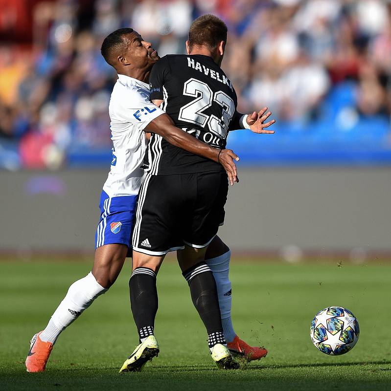 Utkání 9. kola první fotbalové ligy FORTUNA:LIGA, FC Baník Ostrava - SK Dynamo České Budějovice, 15. září 2019 v Ostravě. Na snímku (zleva) Dyjan Carlos De Azevedo a Filip Havelka.