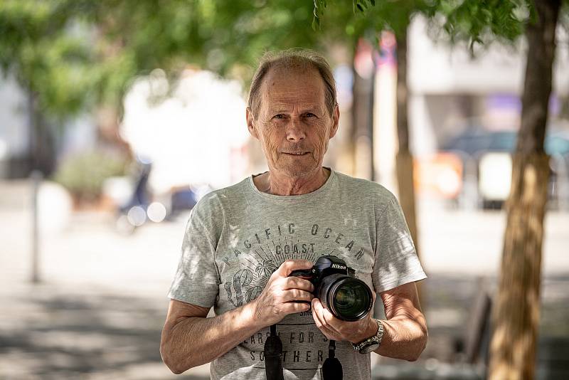 Fotograf Drahoslav Ramík při focení pro Deník, 15. června 2022 v Ostravě.