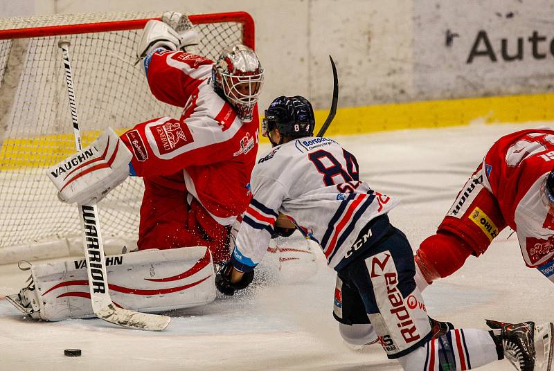 HC Vítkovice Ridera - HC Olomoucvlevo Konrád Branislav, vpravo Jan Schleiss