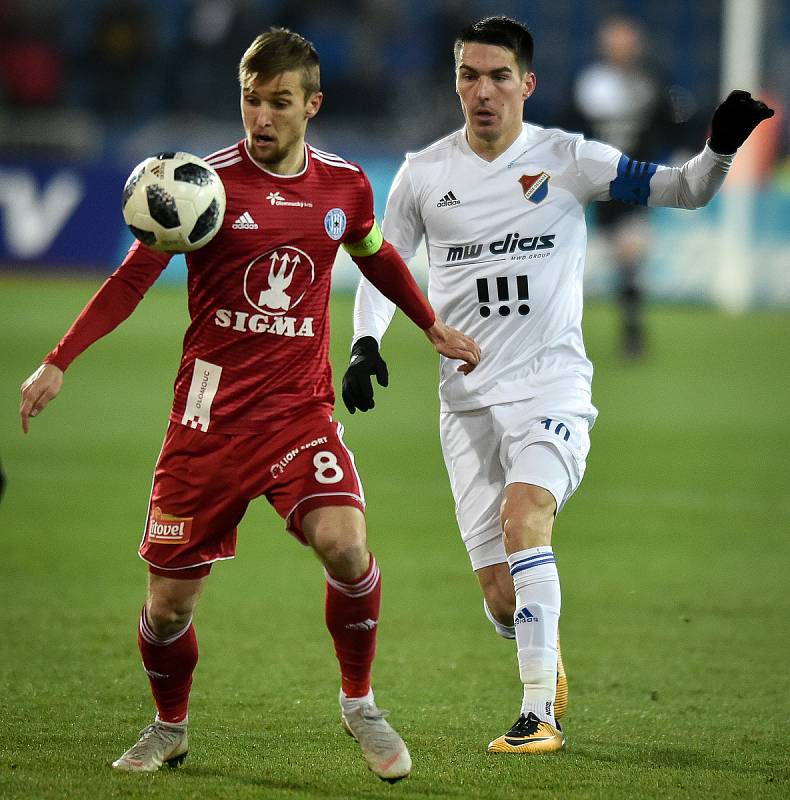 Utkání 19. kola první fotbalové ligy: Baník Ostrava - Sigma Olomouc, 14. prosince 2018 v Ostravě. Na snímku (zleva) David Houska a Robert Hrubý.