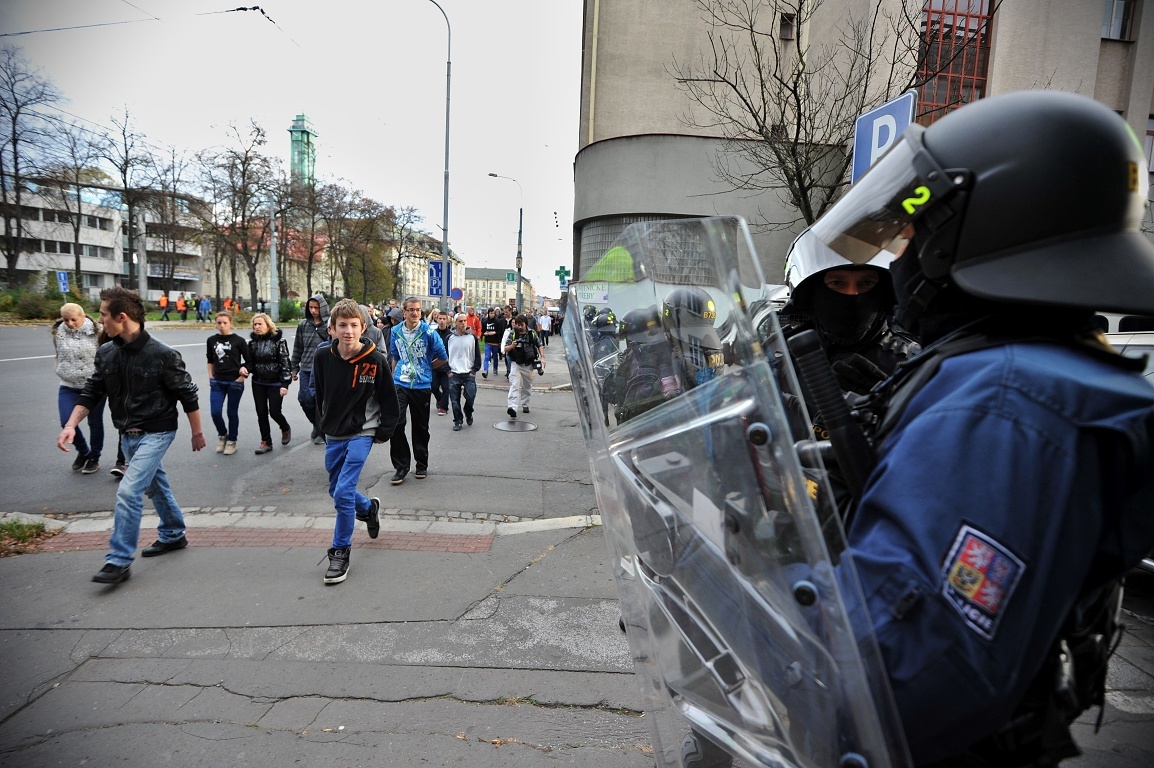 Demonstrace v Ostravě: Po honičce pochod Přívozem - Moravskoslezský deník