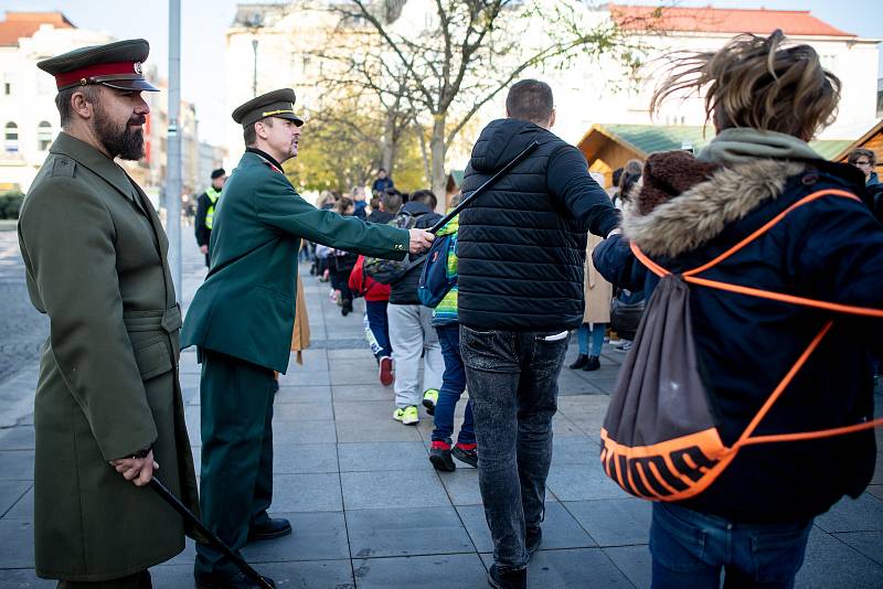 Lidský řetez na Masarykově náměstí, 15. listopadu 2019 v Ostravě.