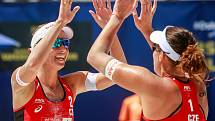 Turnaj Světové série Ostrava Beach Open, 21. června 2018, na snímku vlevo Markéta Sluková, vpravo Barbora Hermanová