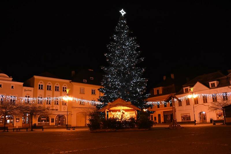 Letos se vánočním stromem Bruntálu stala jedle. Podle místa svého původu a také po svém majiteli se strom jmenuje Jan z Roudna.Zdroj: MěÚ Bruntál