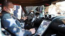 Koenigsegg Agera. Unikátní vůz v hodnotě 1 000 000 EUR představil ve čtvrtek veřejnosti prodejce luxusních vozu AR Cars v Ostravě-Hrabové.
