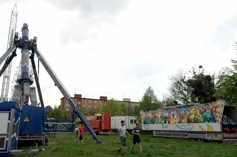 Kolotoče jsou na tradičním plácku v Porubě, letos jsou první v celé Ostravě a provoz naplno chtějí od třetího květnového pondělí. Ostrava, 12. května 2021.