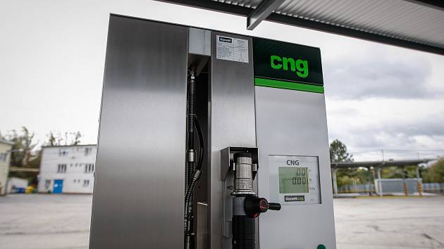 CNG stanice slouží k plnění aut stlačeným zemním plynem. Ilustrační foto.