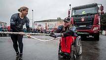 Den rekordů, na kterém handicapovaný kulturista Daniel Minster utáhl na invalidním vozíku nákladní automobil Tatra (do vzdálenosti 252cm).