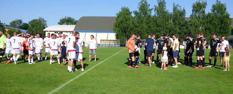 Hokejové a fotbalové osobnosti Šachtar BO Ostrava pomohly v Bohumíně malému Kubíkovi.