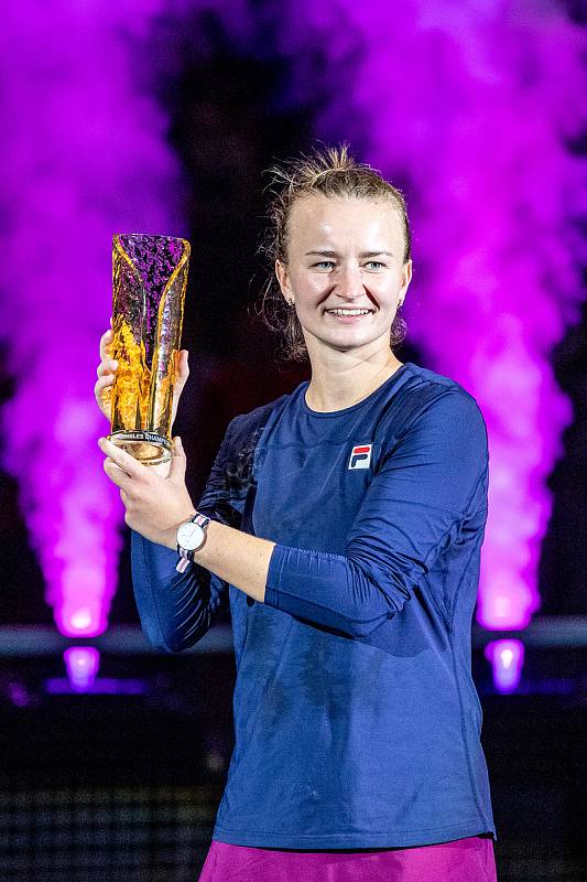 Tenisový turnaj žen WTA Agel Open 2022, 9. října 2022, Ostrava. Iga Swiatek z Polska - Barbora Krejčíková (ČR). Barbora Krejčíková (ČR).