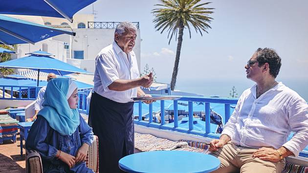 Dějová zápletka čtvrtého dílu je opět netuctová. V Tunisu umírá na otravu jídlem turistka z Ostravy.