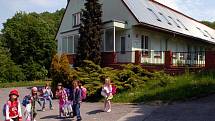 Mateřská škola v Proskovicích má na střeše sluneční kolektory, které ohřívají vodu i pro několik bytů