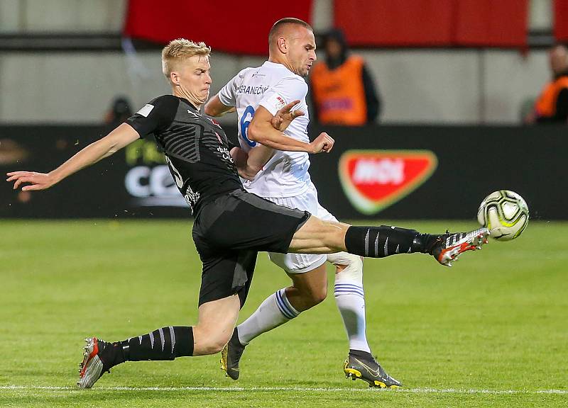 Finále fotbalového poháru MOL Cupu, Baník Ostrava - Slavia Praha 22.května 2019 v Olomouci. Na snímku (zleva) Michal Frydrych ze Slavie a Denis Granečný z Baníku Ostrava.