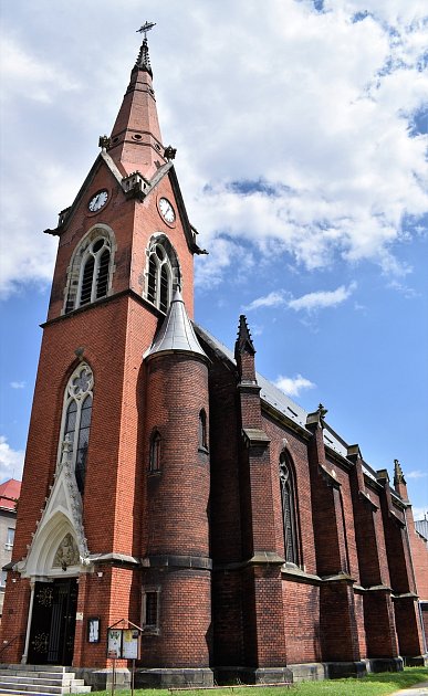 Kostel v Hrušově.