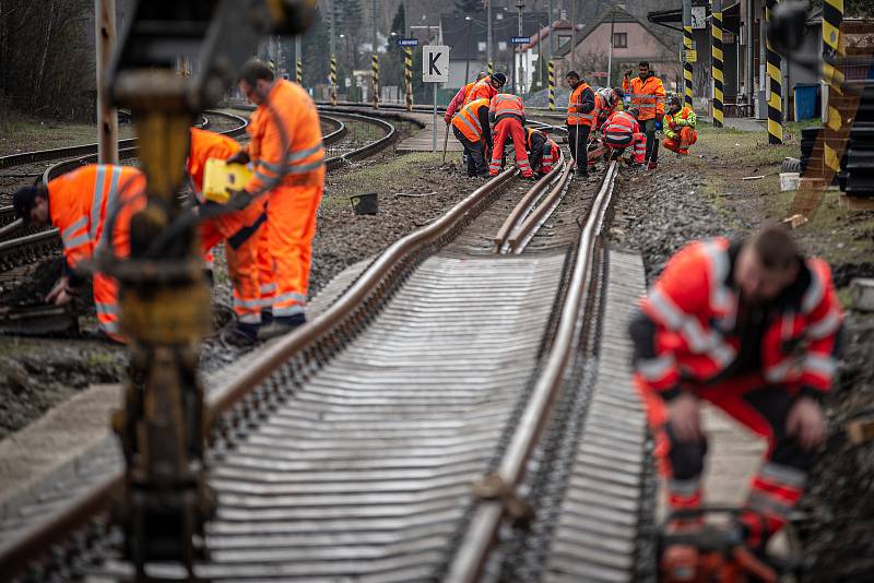 Oprava železničního přejezdu na ulici Buničitá, 23. dubna 2021 ve Vratimově