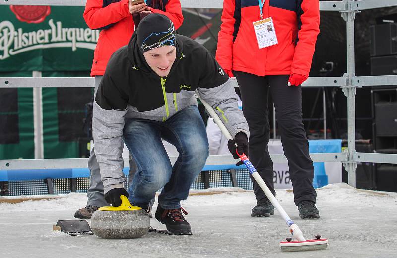 Olympijský festival u Ostravar arény. Curling
