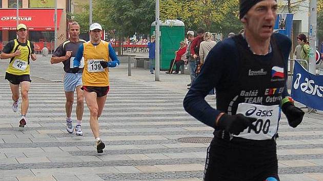 Devětačtyřicátý ročník Ostravského maratonu přilákal start běžce všech věkových kategorií.