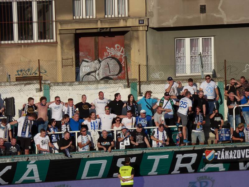 Fotbalisté Baníku Ostrava a fanoušci v Ďolíčku. 