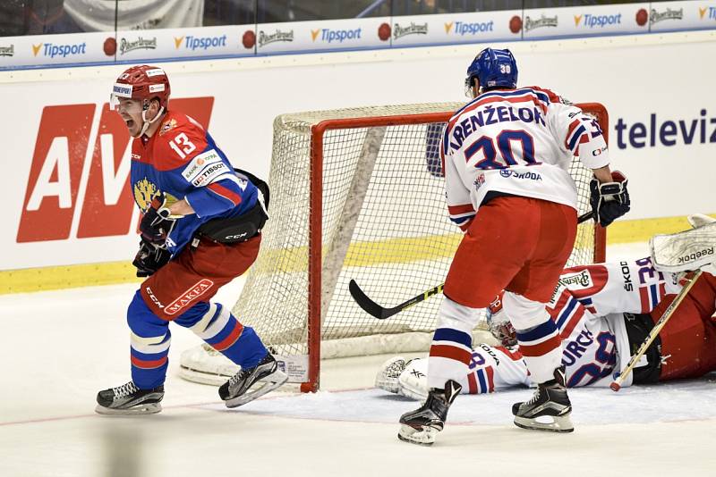 Fanoušci v Ostravě tleskali, byť čeští hokejisté prohráli s Ruskem v druhém z dvojice utkání Euro Hockey Tour 2:4. Ve vzájemných duelech se sbornou si připsali po pěti úspěších za sebou první prohru. 