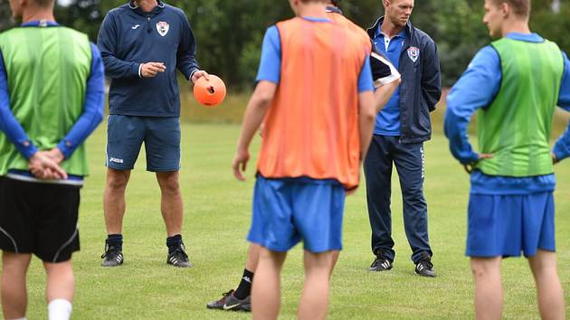 Fotbalisté MFK Vítkovice při tréninku.