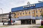 Jeden z největších průmyslových areálů v Česku je na prodej. Někdejší ostravský klenot těžkého průmyslu, společnost Vítkovice Heavy Machinery, míří do výběrového řízení, které odstartuje 6. ledna.