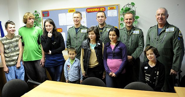 Čtveřice stíhačů z jednotky RAF Hawk navštívila o víkendu Ostravu.