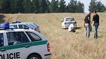 Okolí posedu mezi Dolní a Horní Lhotou prohledávaly čtyři desítky policistů.