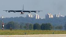 Návštěvníci letošních Dnů NATO opět po třech letech uvidí legendární americký bombardér B-52H Stratofortress. Ten do Ostravy přiletěl ve čtvrtek krátce před polednem.
