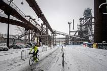 Vloni se UEC Evropský pohár jel v Dolní oblasti Vítkovic 17. prosince a cyklokrosaři se během závodu potýkali s velkou sněhovou nadílkou. Co je na tříkilometrovém ikruhu čeká o víkendu?
