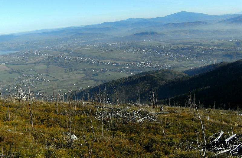 PŮLDRUHÉ hodiny autem po dálnici z Ostravy se naskýtá polská alternativa výletů do hor s výhledy i zajímavostmi.